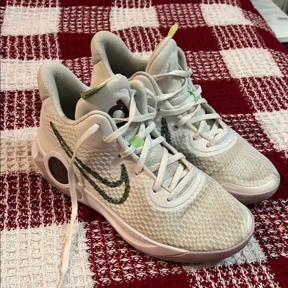 Nike White and Green Sneakers - Picture 1 of 6